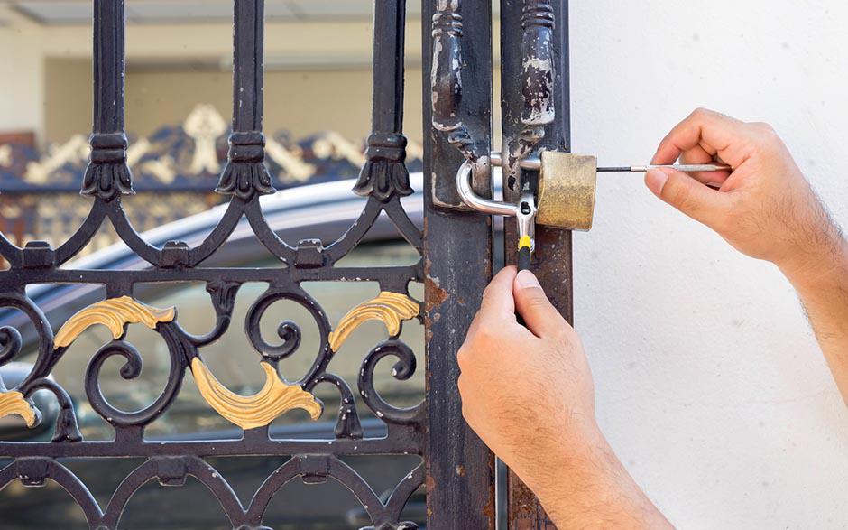 comment changer une serrure de porte d'entrée Élancourt